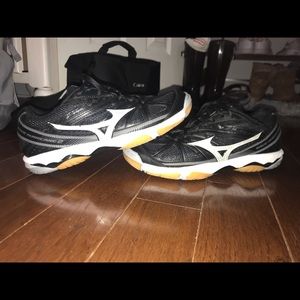 Mizuno Wave Hurricane 2